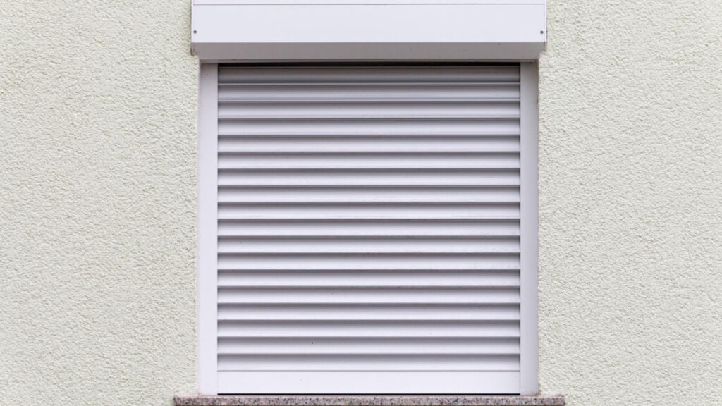 Comment des volets roulants en bon état augmentent la valeur d’un logement ?